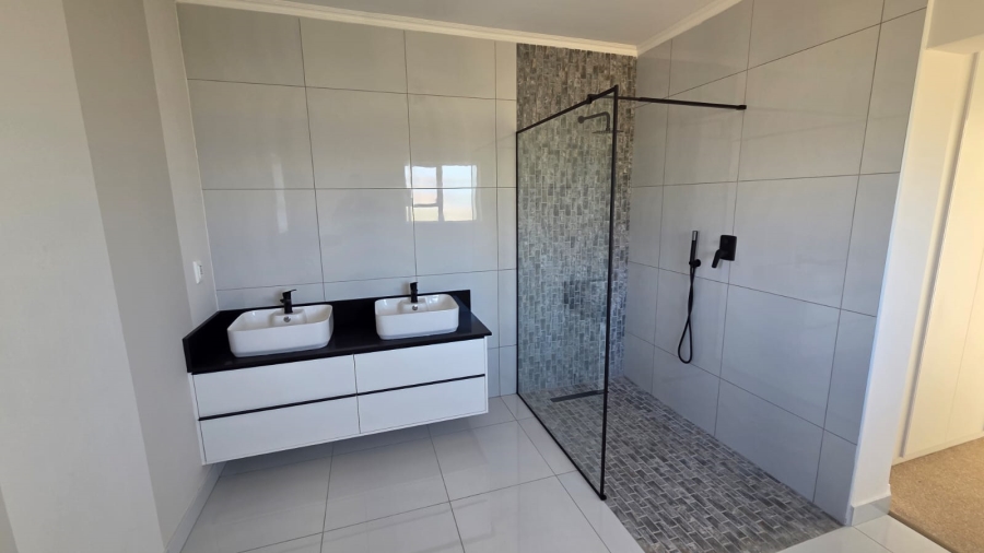 5 Bedroom Property for Sale in Baron View Western Cape